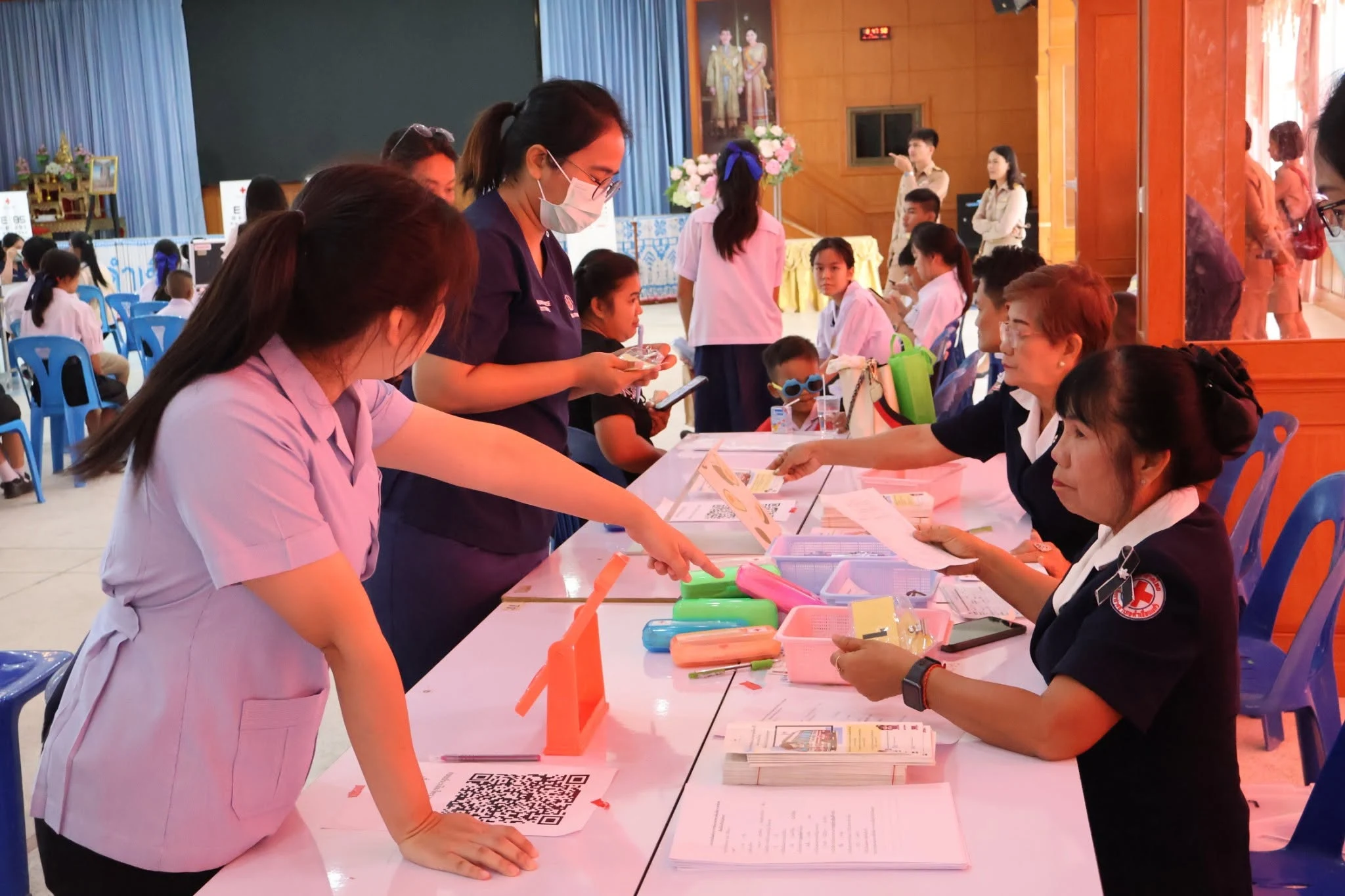 โครงการรถตัดแว่นสายตาเคลื่อนที่สภากาชาดไทยเพื่อเด็กนักเรียนในชนบท