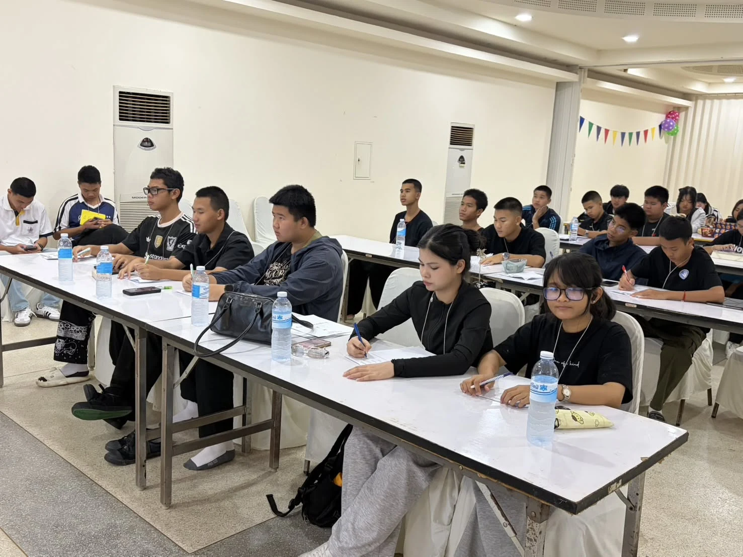 กิจกรรมค่ายปรับพื้นฐานวิชาการสานสัมพันธ์พี่น้องห้องเรียนพิเศษวิทยาศาสตร์และคณิตศาสตร์