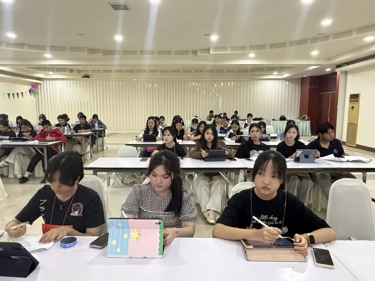 กิจกรรมค่ายปรับพื้นฐานวิชาการสานสัมพันธ์พี่น้องห้องเรียนพิเศษวิทยาศาสตร์และคณิตศาสตร์