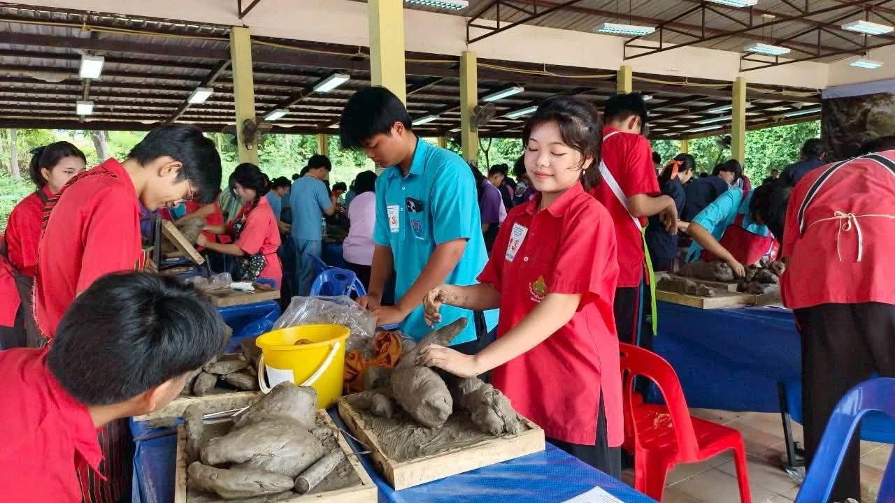 เข้าร่วมการแข่งขันปั้นรูปสัตว์นูนสูง ตามโครงการ “สัตว์ป่า...คืนดวงตาให้น้อง” ปีที่ 7