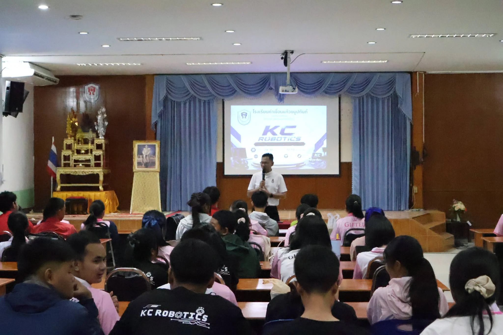 การจัดกิจกรรมการอบรมเชิงปฏิบัติการ “ค่ายสร้างหุ่นยนต์ Coming and Robotics 2026”