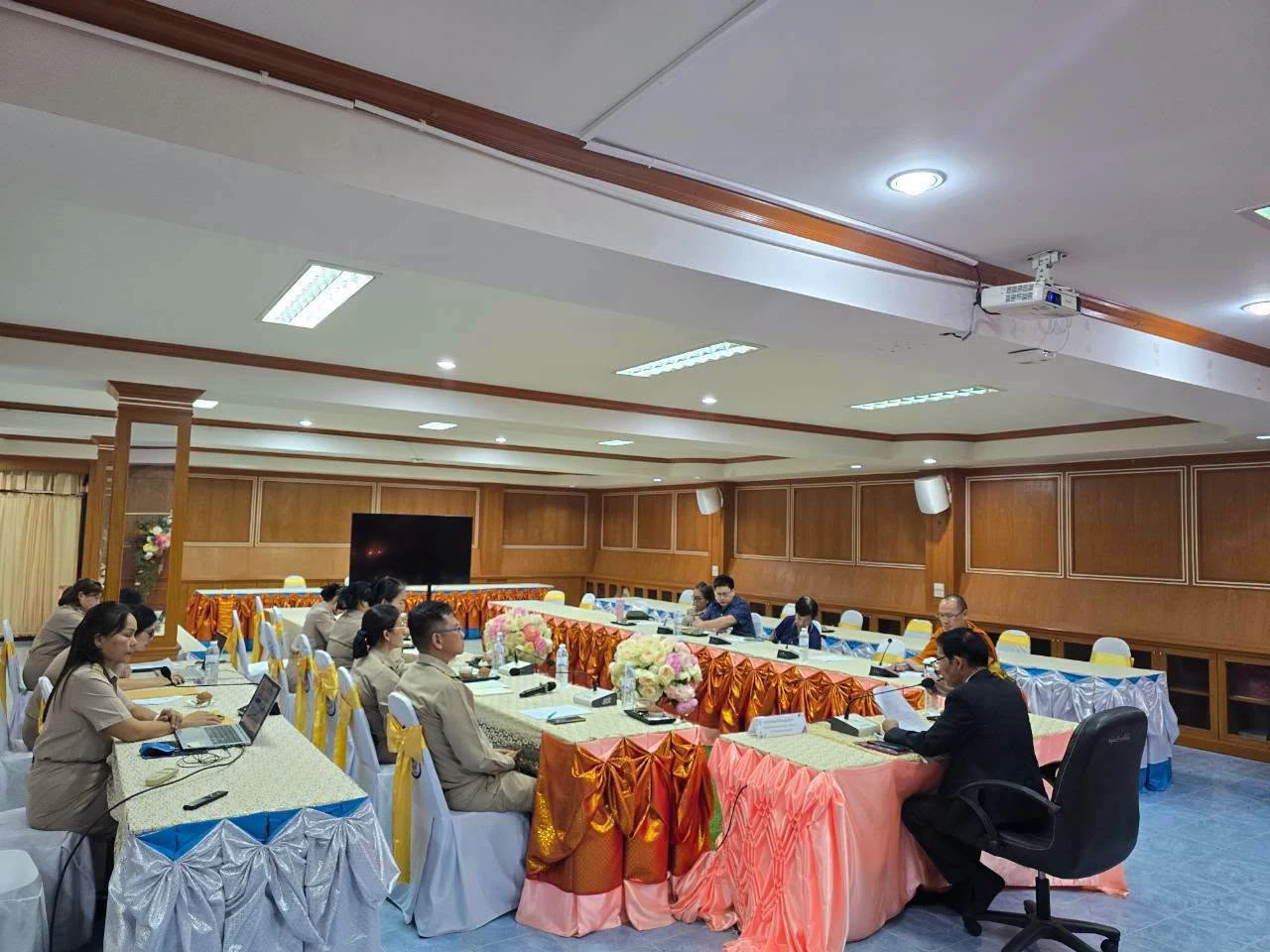 การประชุมคณะกรรมการสถานศึกษาขั้นพื้นฐาน