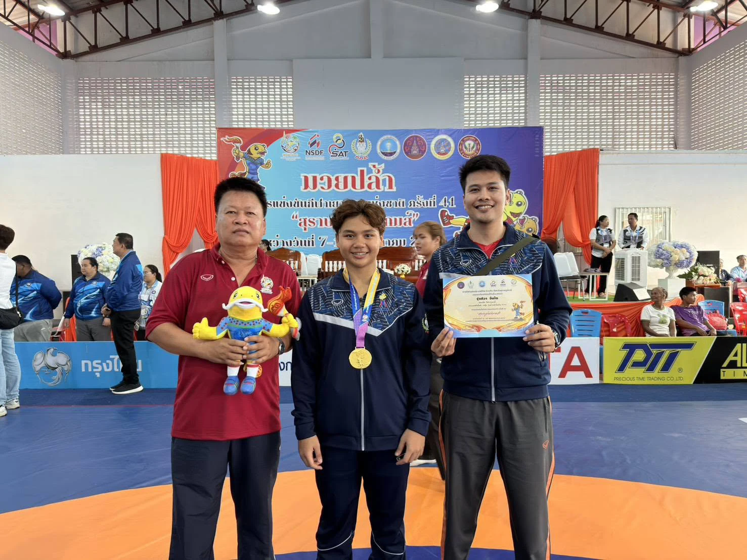 ขอแสดงความยินดีกับ นางสาวรุ่งทิวา จันใด ในโอกาสได้รับ รางวัลชนะเลิศ เหรียญทอง