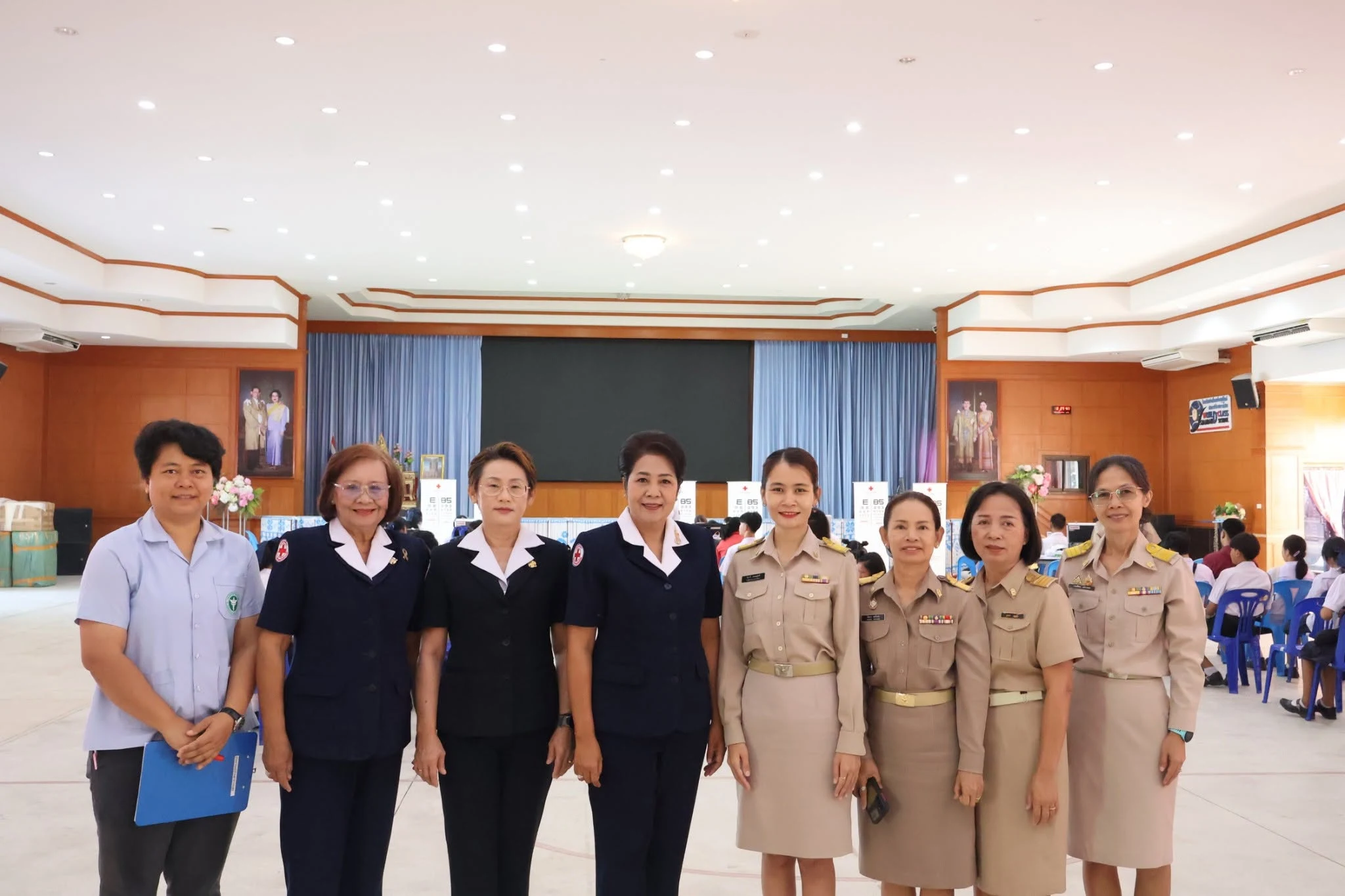 โครงการรถตัดแว่นสายตาเคลื่อนที่สภากาชาดไทยเพื่อเด็กนักเรียนในชนบท